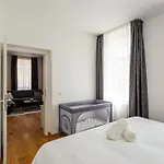 Slovenka Apartment *